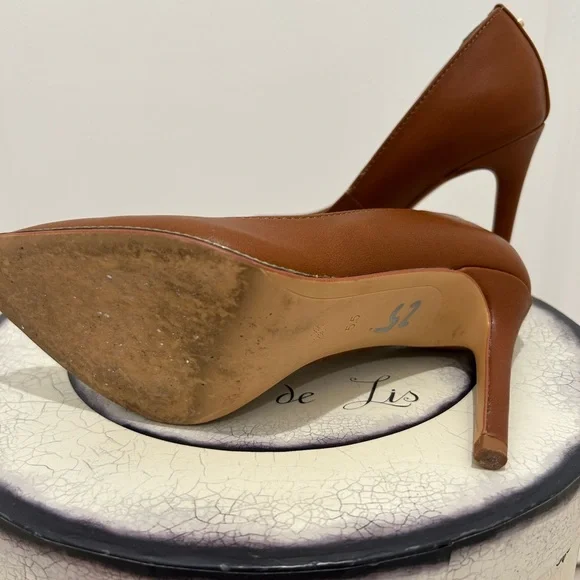 BCBGeneration cognac brown tall pumps with gold braid accent 5 1/2 - Picture 7 of 11